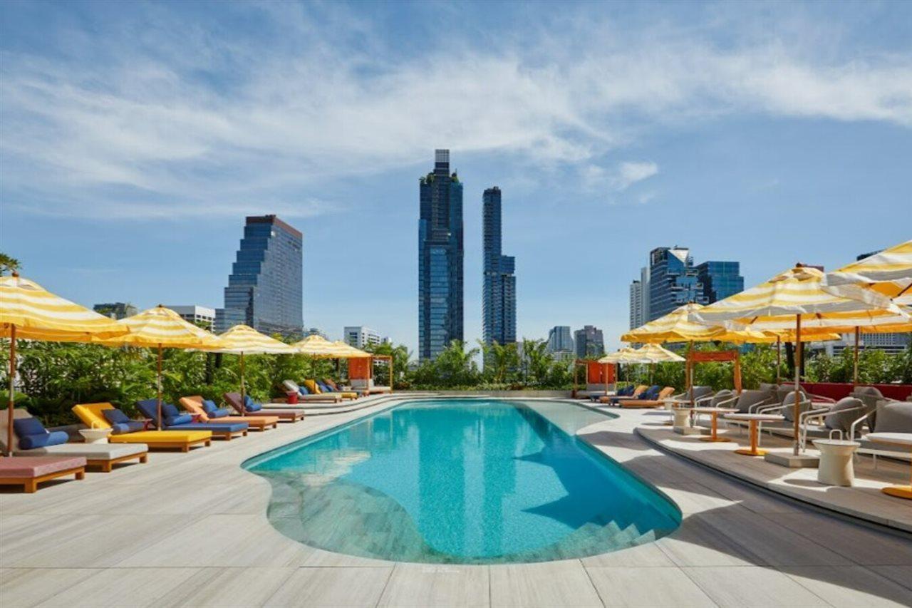 The Standard, Bangkok Mahanakhon Esterno foto The rooftop pool at the Standard East Village