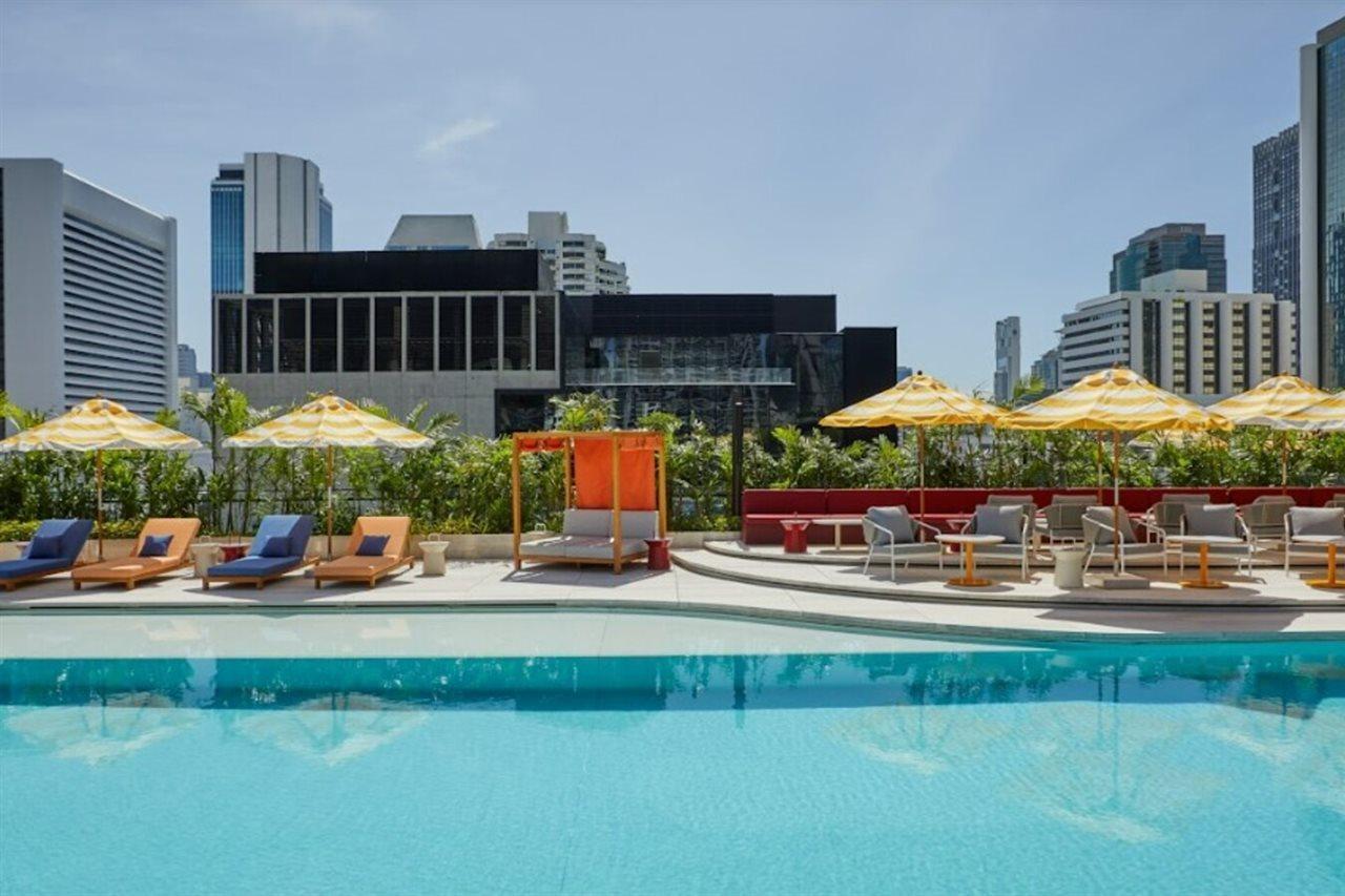 The Standard, Bangkok Mahanakhon Esterno foto The rooftop pool at the hotel
