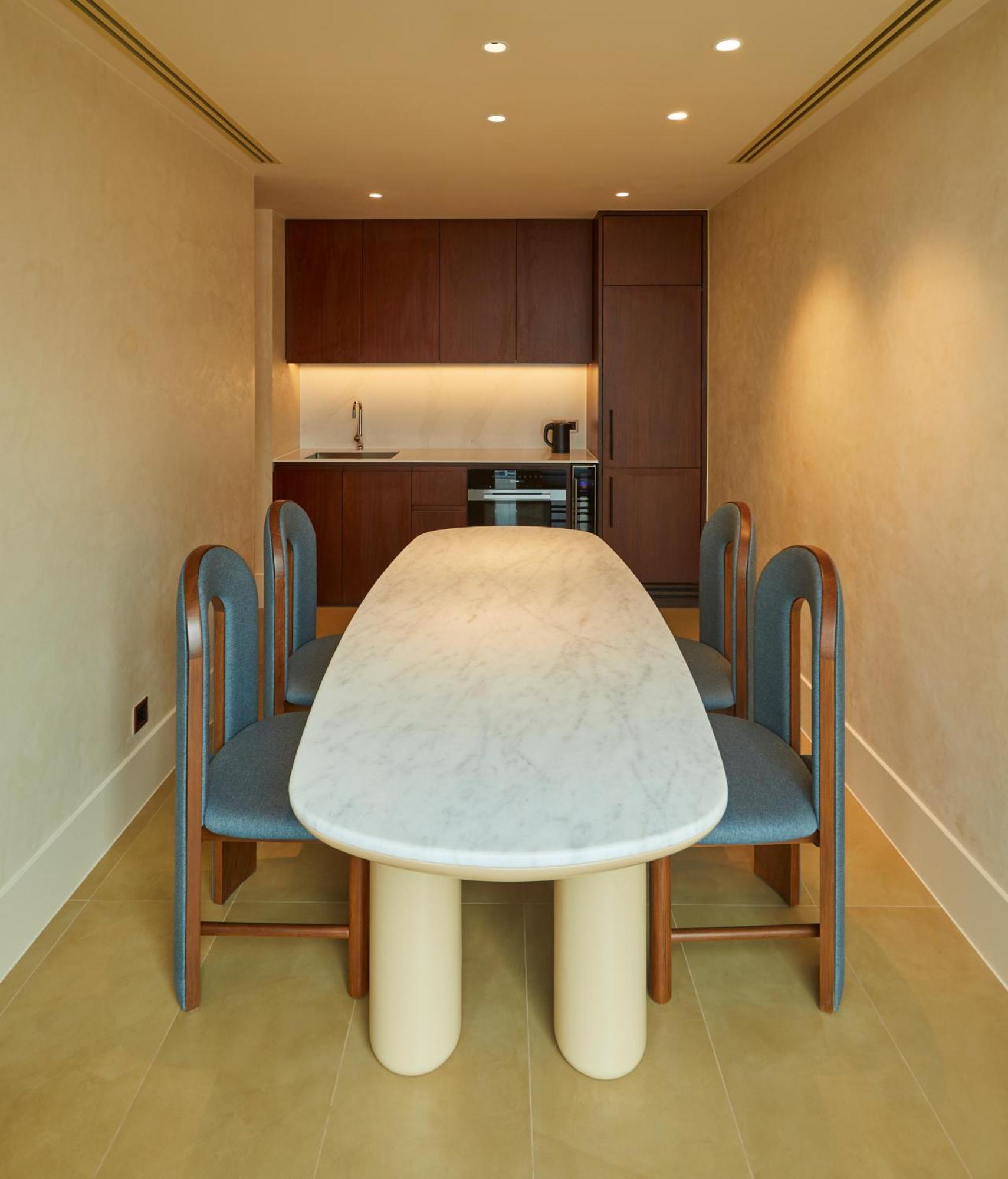 The Standard, Bangkok Mahanakhon Camera foto The kitchen of a two-bedroom apartment